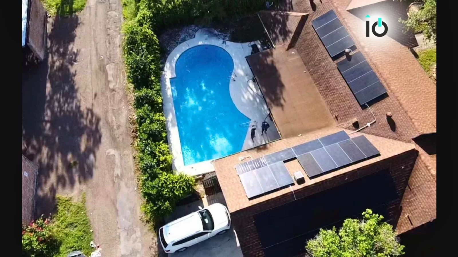 roofio crew completing a residential installation