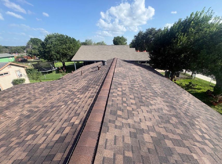 New architectural shingle roof installed by roofio in San Antonio, Texas