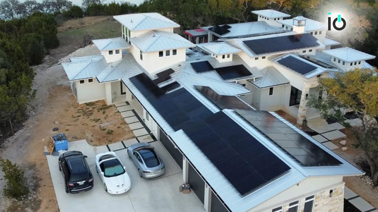 Aerial view of new-build homes with rooftop solar arrays